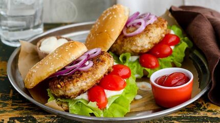 Бургер из курицы и индейки