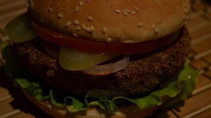 Бургер с гречневой котлетой