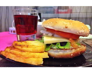 Бургер с котлетой гриль из рубленной говядины