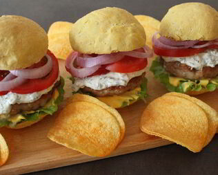 Бургер со свиным бифштексом