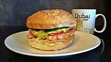 Чикенбургер с голландским соусом