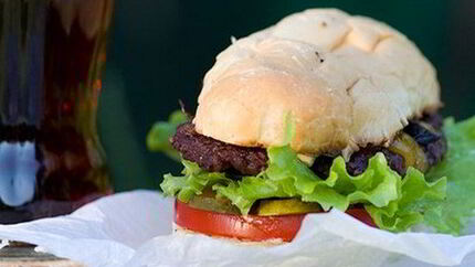 Домашние гамбургеры с соусом Табаско