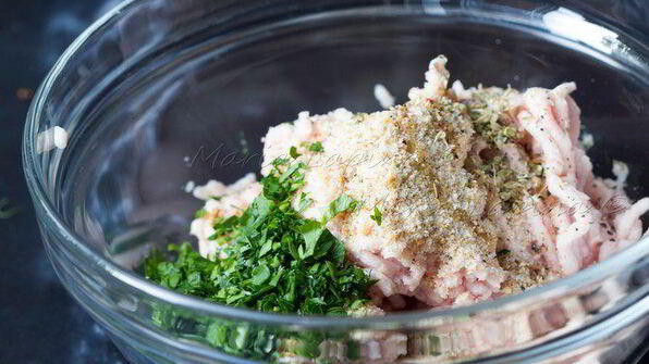 домашний чикенбургер с цукини и соусом цацики