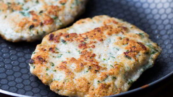 домашний чикенбургер с цукини и соусом цацики