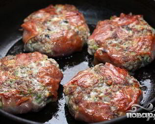 Гамбургер с белыми грибами