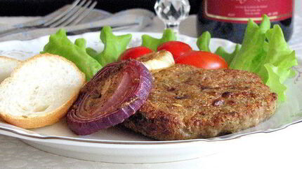 Гамбургеры Дижон с запеченным луком