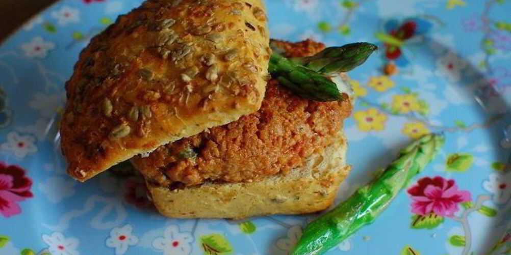 Рецепт гамбургеров с горгонзолой и спаржей