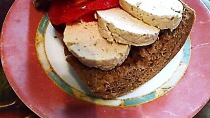 Бутерброд с индюшиной колбасой