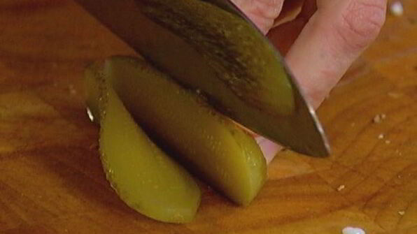 бутерброд с крабами и авокадо