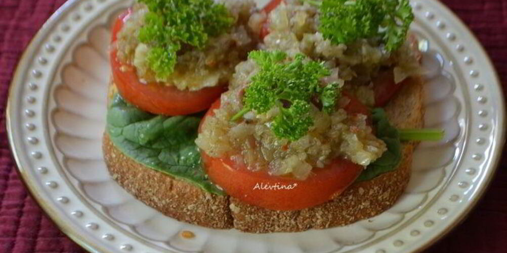 Рецепт бутерброда с томатами и анчоусной заправкой