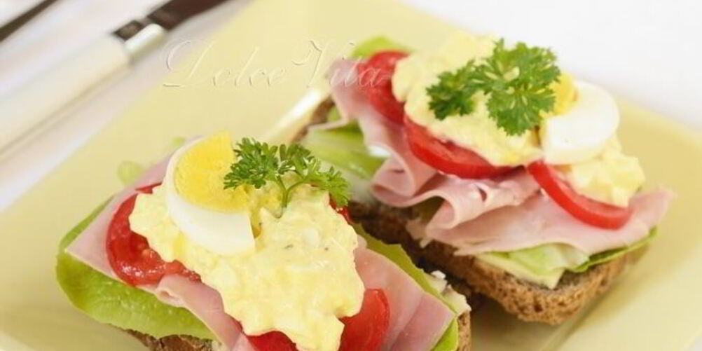 Рецепт бутерброда с ветчиной и яичным салатом