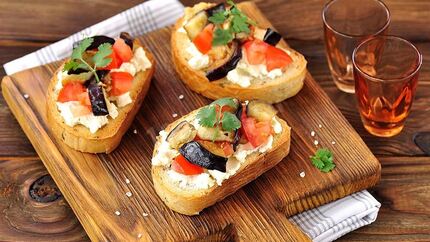 Бутерброды с баклажанами и помидорами