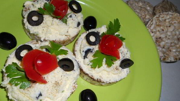 бутерброды с домашним мягким сыром на хлебцах