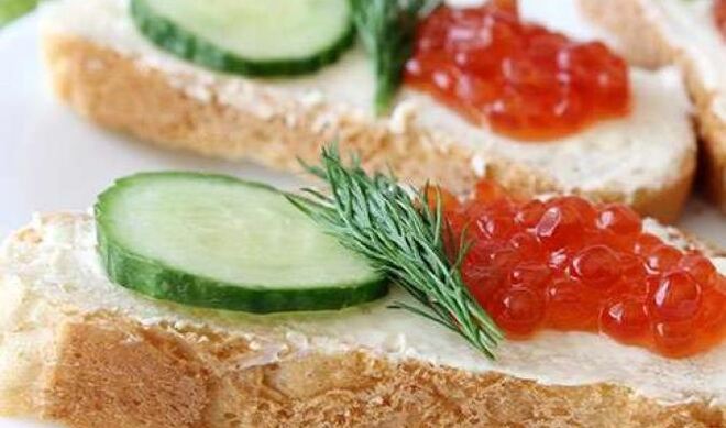 Бутерброды с красной икрой