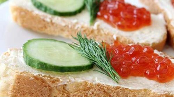 бутерброды с красной икрой