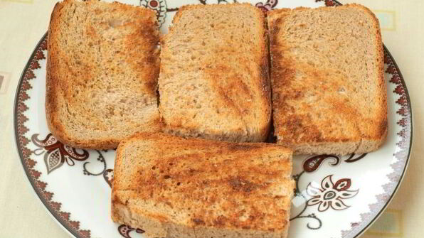 бутерброды с печенью трески, яйцом и плавленым сыром