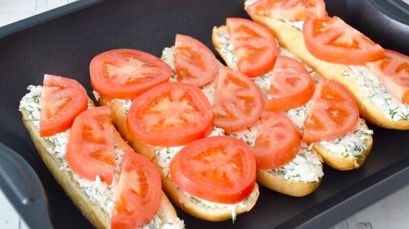 бутерброды с помидорами и сыром в духовке