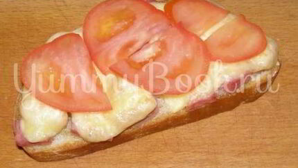 Бутерброды с помидорами, ветчиной и сыром