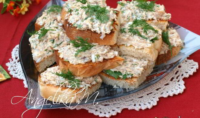 Бутерброды с сардинами и плавленым сыром