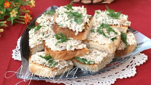 бутерброды с сардинами и плавленым сыром