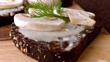 Бутерброды с сырыми шампиньонами