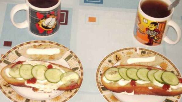 бутерброды с яйцами и огурцами