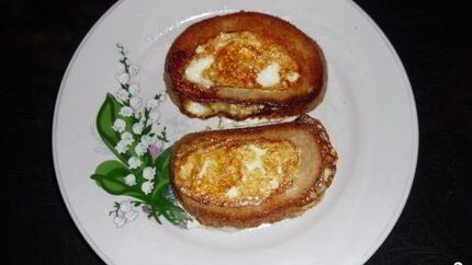 Бутерброды с яйцом на сковороде