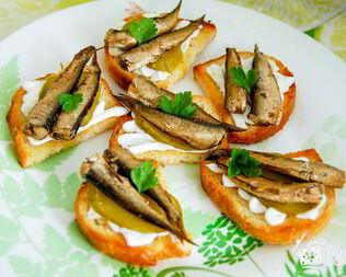 Бутерброды со шпротами