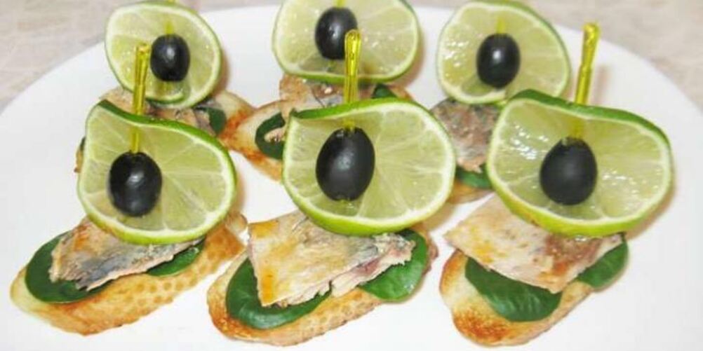 Рецепт бутербродов со скумбрией лодочки