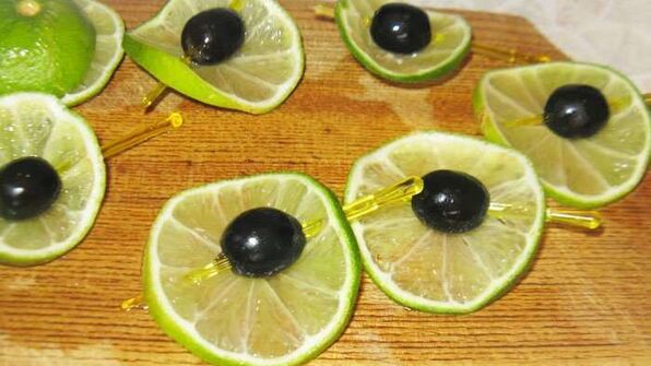 бутерброды со скумбрией лодочки