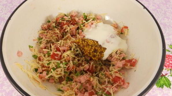 горячие бутерброды с колбасой и сыром