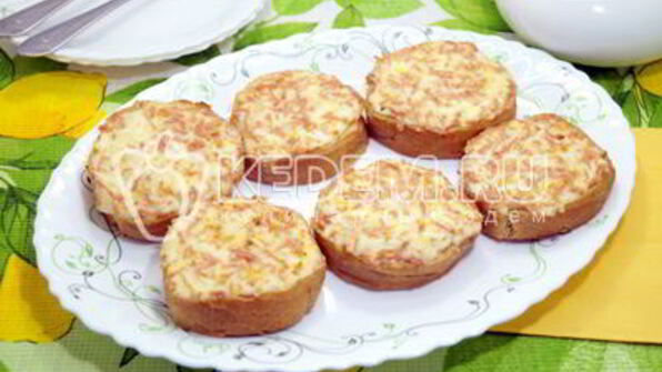 горячие бутерброды с колбасой