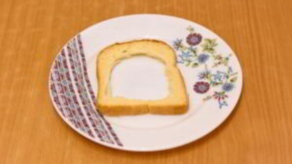 горячие бутерброды с окороком, помидорами и яйцами