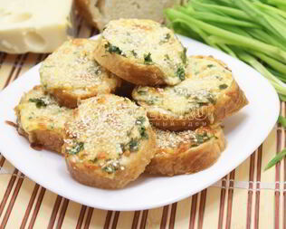 Горячие бутерброды с сыром и зеленью