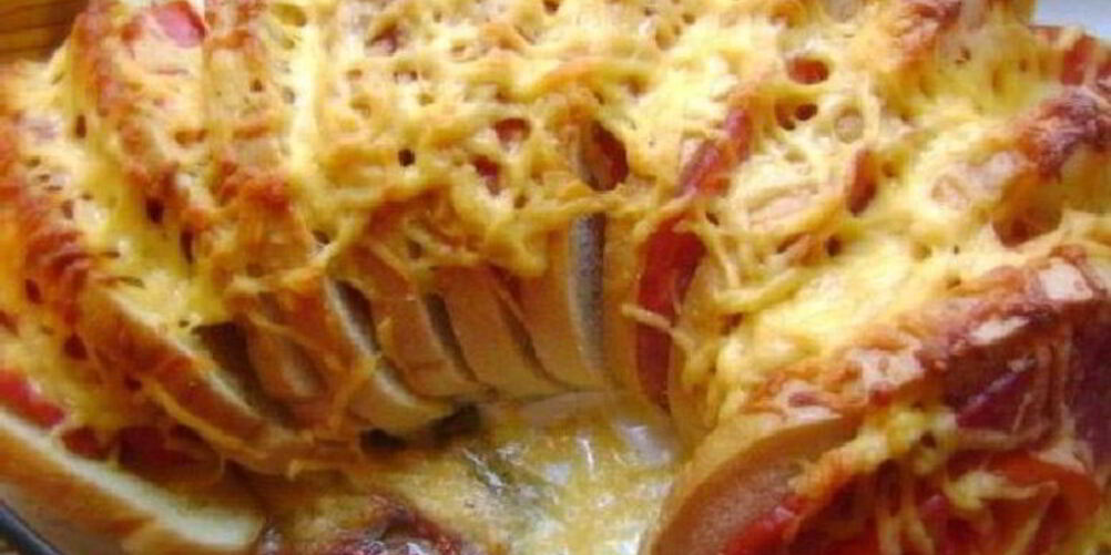 Рецепт горячих бутербродов веером с колбасой, помидорами и сыром