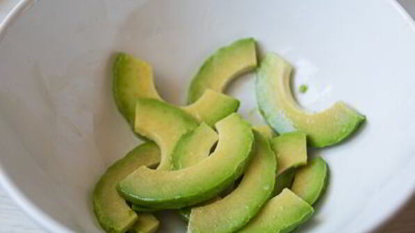 мини-бутерброды с лососем и кремом из хрена