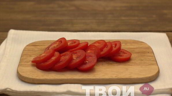 запеченный бутерброд с помидором и моцареллой