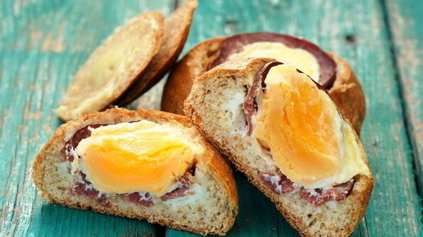 запеченные бутерброды с яйцом и ветчиной