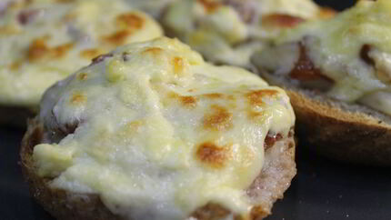 Запеченый бутерброд с рыбой