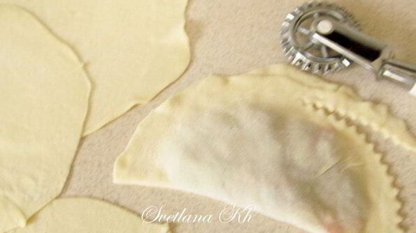 чебуреки на минералке с пикантной начинкой