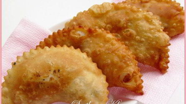 чебуреки на минералке с пикантной начинкой