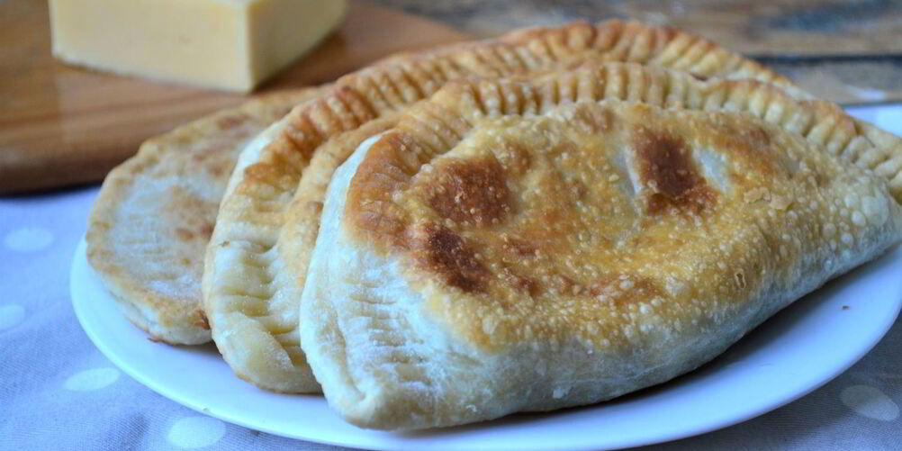 Рецепт чебуреков с грибами и сыром