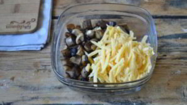 чебуреки с грибами и сыром