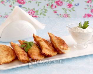 Чебуреки с творогом и зеленью