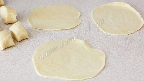 чебуреки с творогом и зеленью