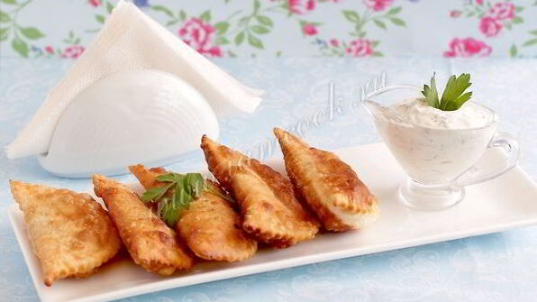 чебуреки с творогом и зеленью