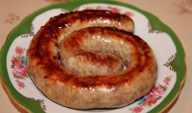 Домашняя колбаса из свинины в кишках