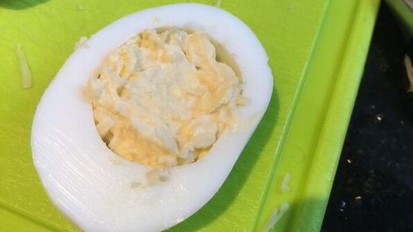 яйца, фаршированные икрой