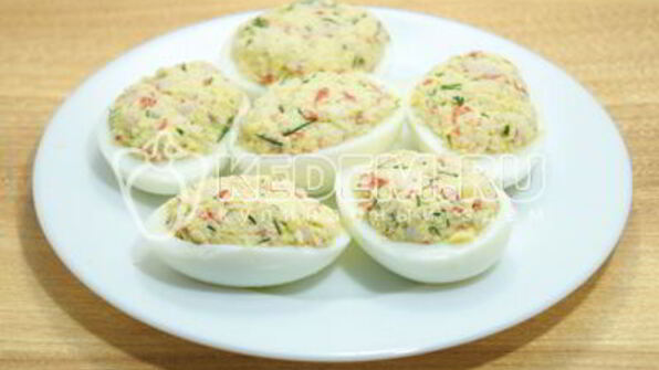 яйца фаршированные крабовыми палочками