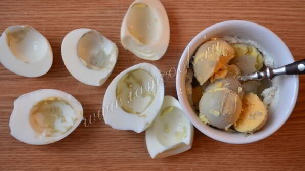 яйца фаршированные красной икрой